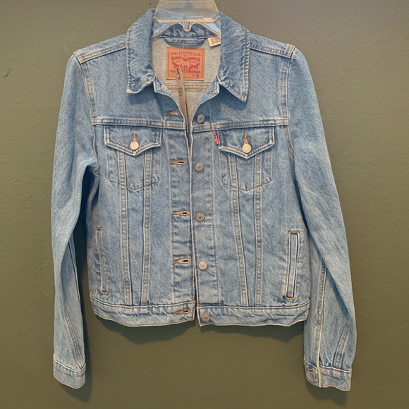 Levi's Jackets & Blazers - Levi’s Light Wash Original Trucker Jacket Medium